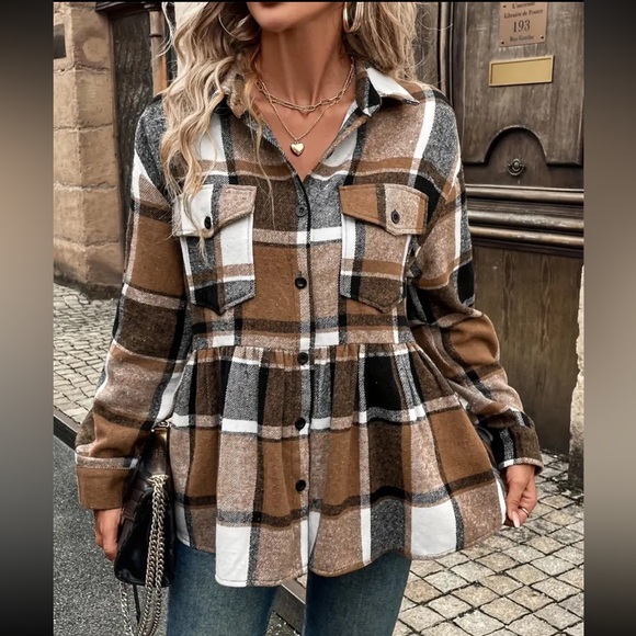 PLAID FIT AND FLARE HEM BUTTON UP JACKET NIP - Picture 2 of 5